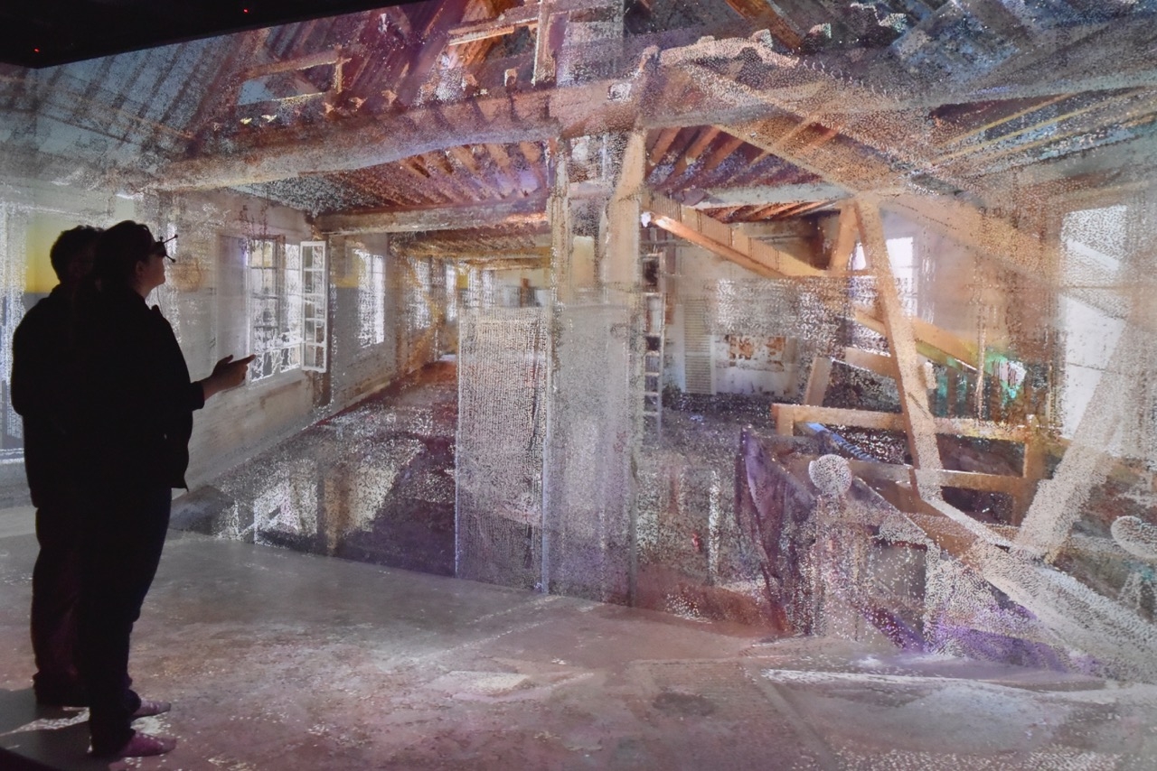 Point cloud immersive interaction